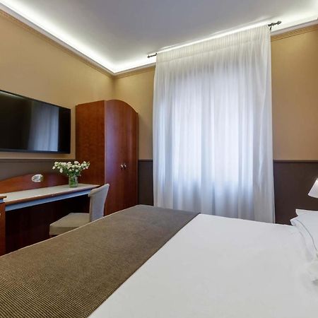 มัสติโน รูมส์ Hotel เวโรนา ภายนอก รูปภาพ