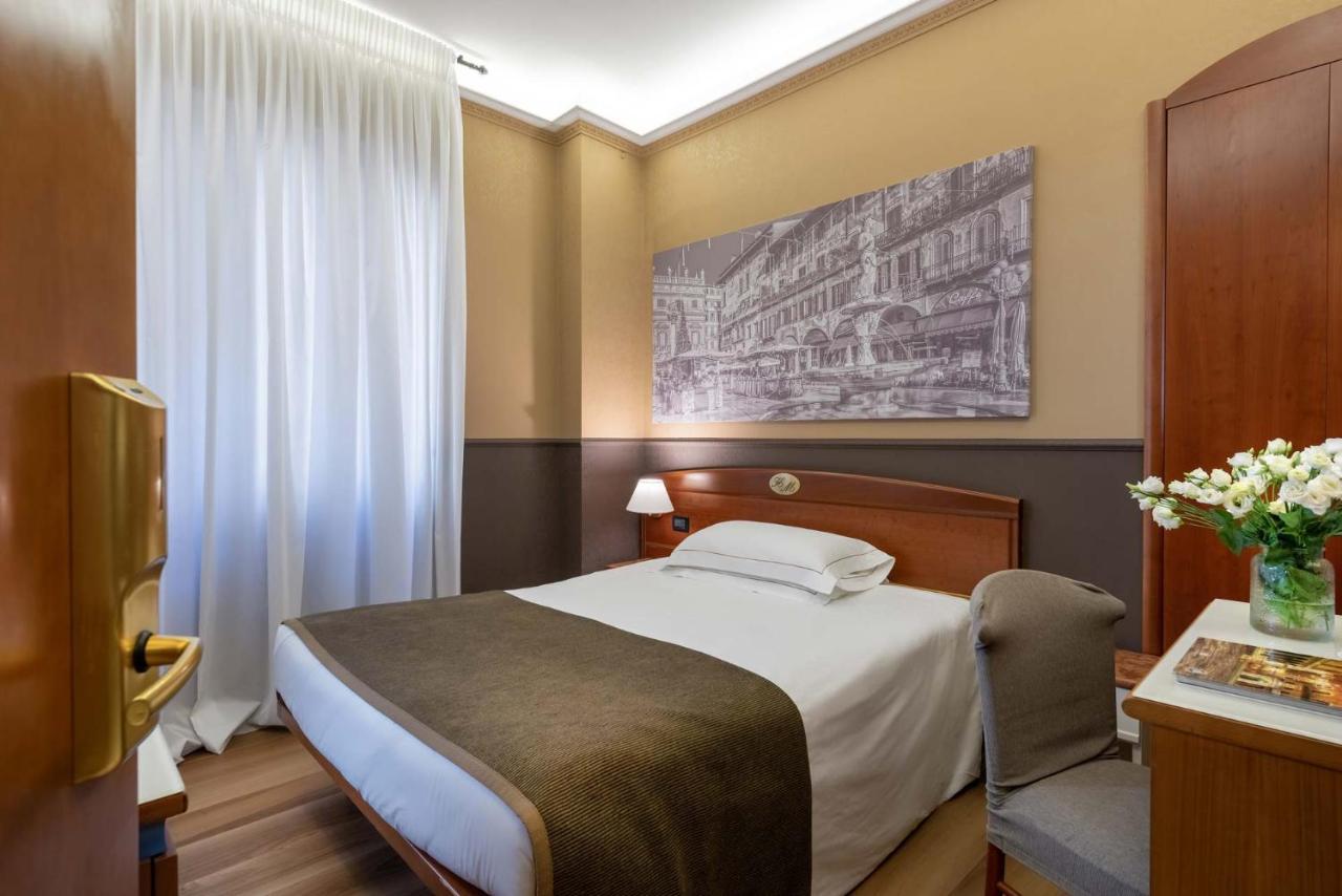 มัสติโน รูมส์ Hotel เวโรนา ภายนอก รูปภาพ