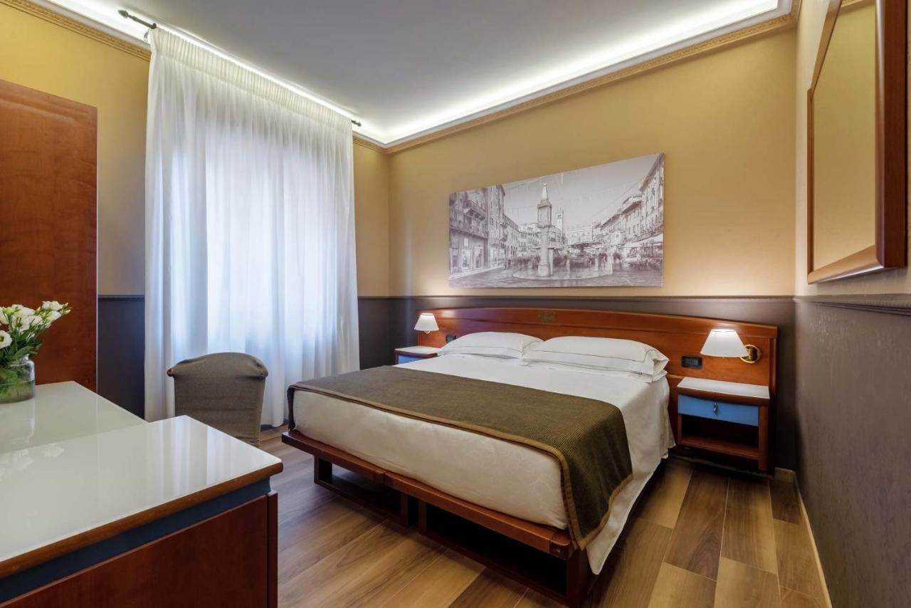 มัสติโน รูมส์ Hotel เวโรนา ภายนอก รูปภาพ