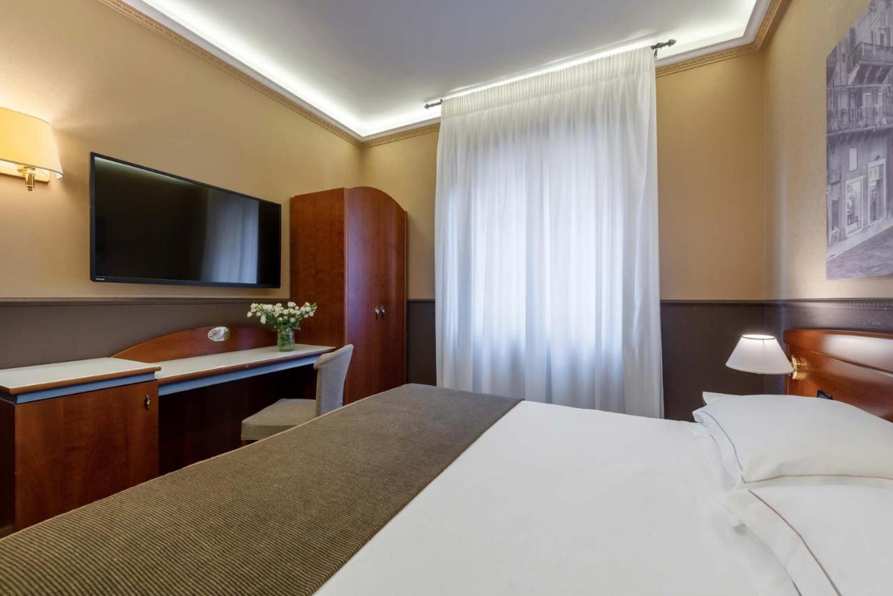 มัสติโน รูมส์ Hotel เวโรนา ภายนอก รูปภาพ