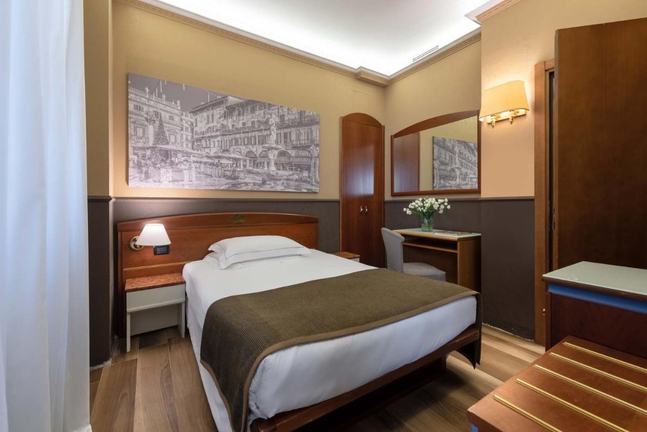 มัสติโน รูมส์ Hotel เวโรนา ภายนอก รูปภาพ